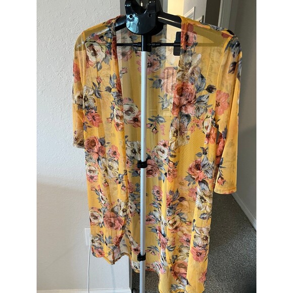 Wilde Yellow Floral Sheer 3/4 Sleeve Cardigan Size Medium - Picture 2 of 7